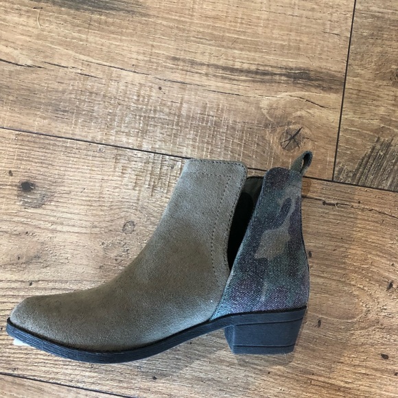 Kids Shield by Corkys in Camo. - Picture 1 of 3